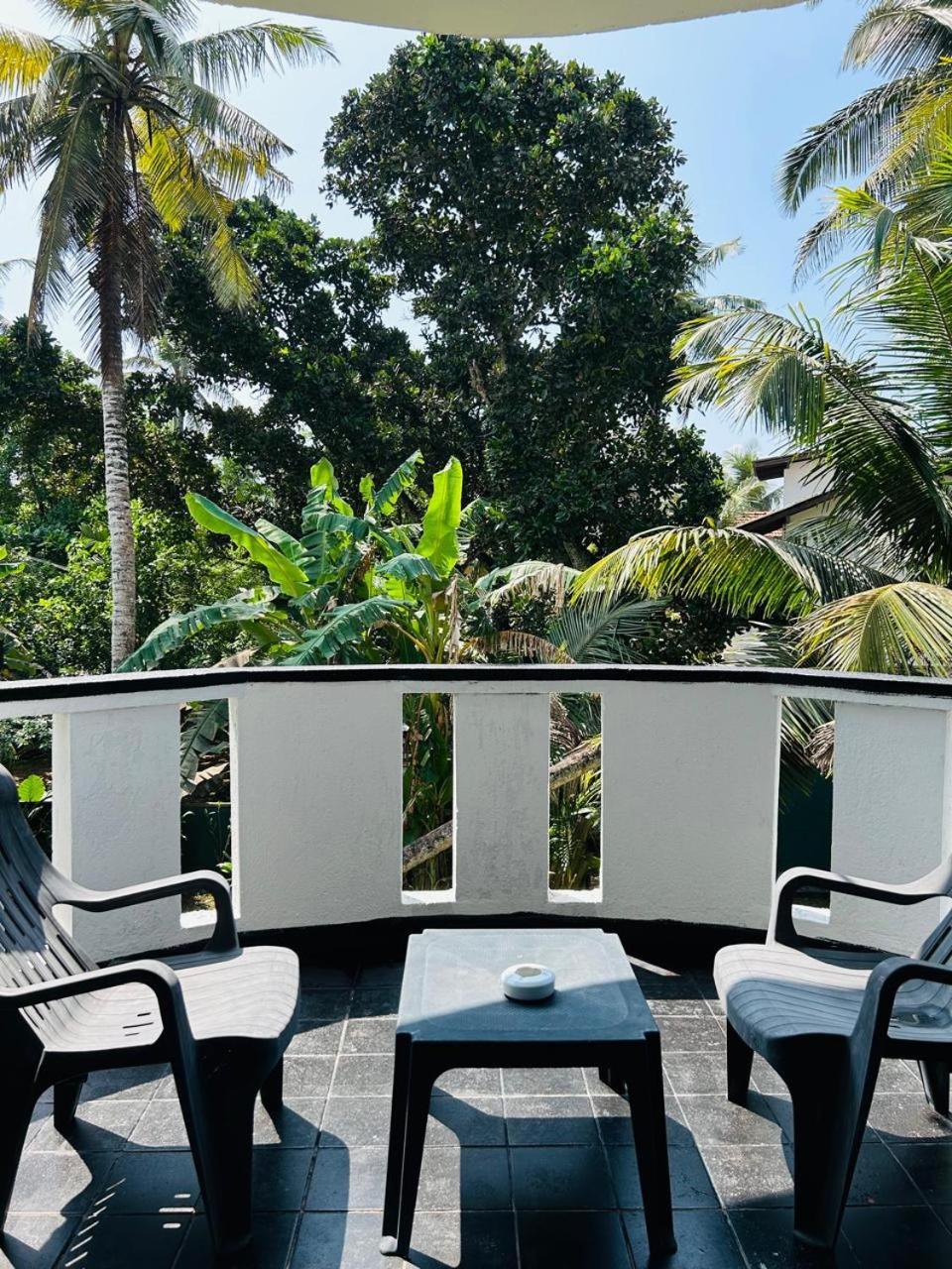 White House & Sea Food Restaurant Hostel Hikkaduwa Εξωτερικό φωτογραφία